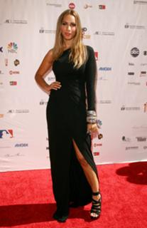 Leona Lewis feet photo thumbnail