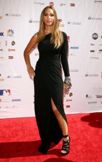 Leona Lewis feet photo thumbnail