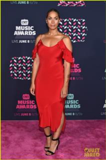 Leona Lewis feet photo thumbnail