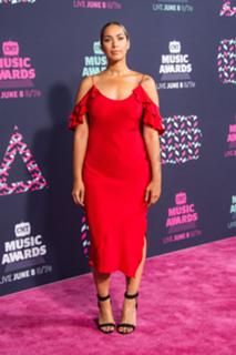 Leona Lewis feet photo thumbnail