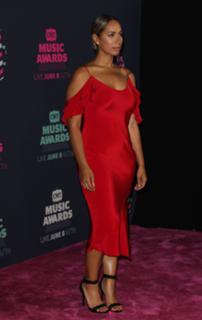 Leona Lewis feet photo thumbnail