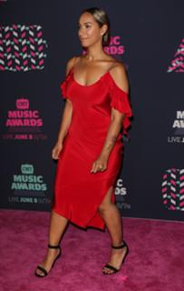 Leona Lewis feet photo thumbnail