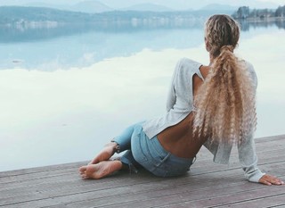 Leona Lewis feet photo thumbnail
