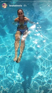 Leona Lewis feet photo thumbnail