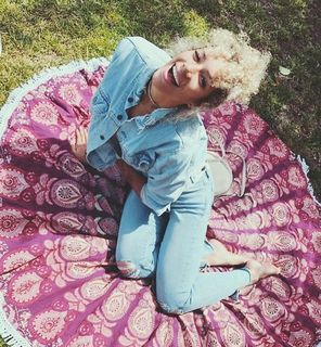 Leona Lewis feet photo thumbnail