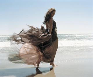 Leona Lewis feet photo thumbnail