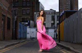 Leona Lewis feet photo thumbnail