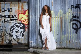 Leona Lewis feet photo thumbnail