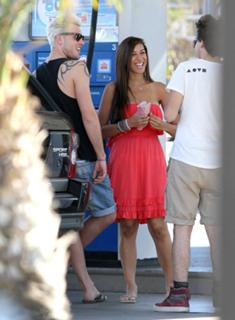 Leona Lewis feet photo thumbnail