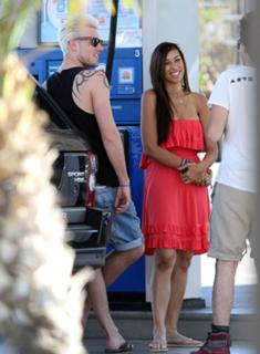 Leona Lewis feet photo thumbnail
