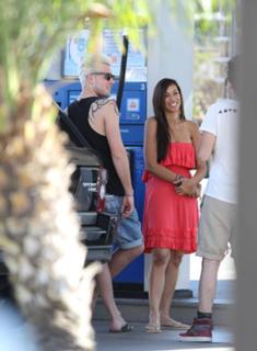 Leona Lewis feet photo thumbnail