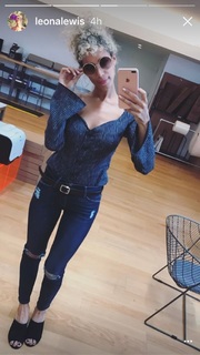 Leona Lewis feet photo thumbnail