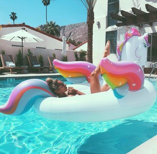 Leona Lewis feet photo thumbnail