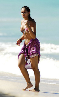 Leona Lewis feet photo thumbnail