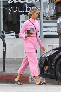 Leona Lewis feet photo thumbnail