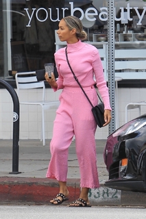 Leona Lewis feet photo thumbnail