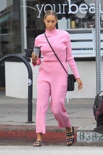 Leona Lewis feet photo thumbnail