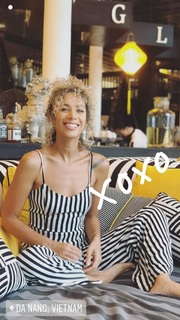 Leona Lewis feet photo thumbnail