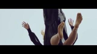 Leona Lewis feet photo thumbnail