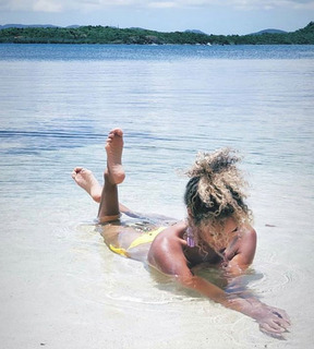 Leona Lewis feet photo thumbnail