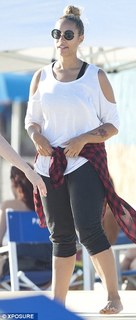 Leona Lewis feet photo thumbnail