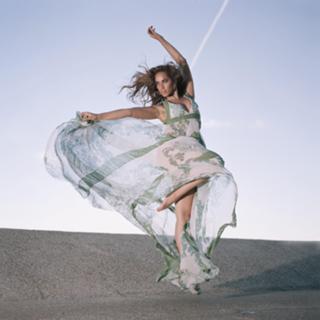 Leona Lewis feet photo thumbnail