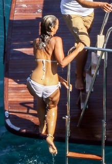 Leona Lewis feet photo thumbnail