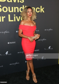 Leona Lewis feet photo thumbnail