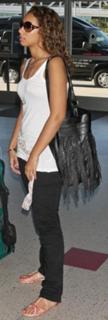 Leona Lewis feet photo thumbnail