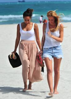 Leona Lewis feet photo thumbnail