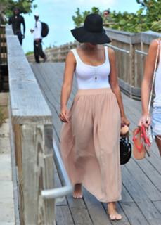 Leona Lewis feet photo thumbnail