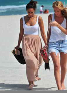 Leona Lewis feet photo thumbnail