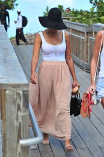 Leona Lewis feet photo thumbnail