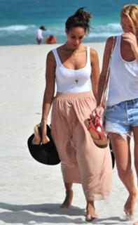 Leona Lewis feet photo thumbnail