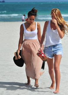 Leona Lewis feet photo thumbnail