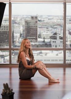 Leona Lewis feet photo thumbnail