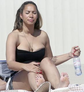 Leona Lewis feet photo thumbnail