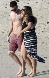 Leona Lewis feet photo thumbnail