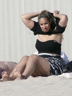 Leona Lewis feet photo thumbnail