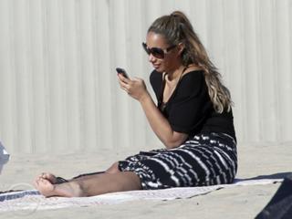 Leona Lewis feet photo thumbnail