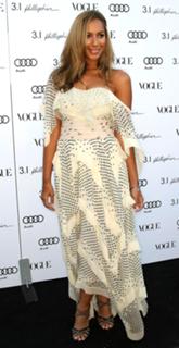 Leona Lewis feet photo thumbnail