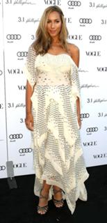 Leona Lewis feet photo thumbnail