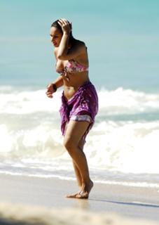 Leona Lewis feet photo thumbnail