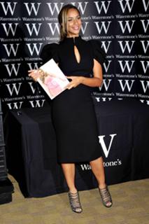 Leona Lewis feet photo thumbnail