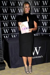 Leona Lewis feet photo thumbnail