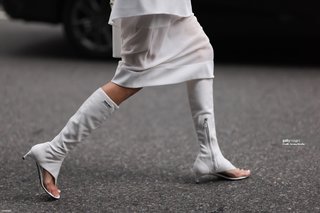 Leonie Hanne feet photo 1