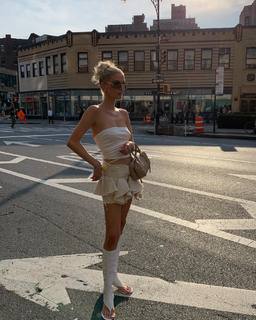 Leonie Hanne feet photo 5