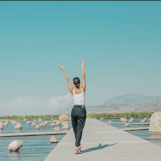 Leonor Varela feet photo thumbnail