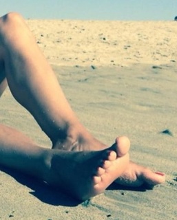 Leonor Varela feet photo thumbnail