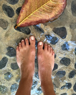 Leonor Varela feet photo thumbnail